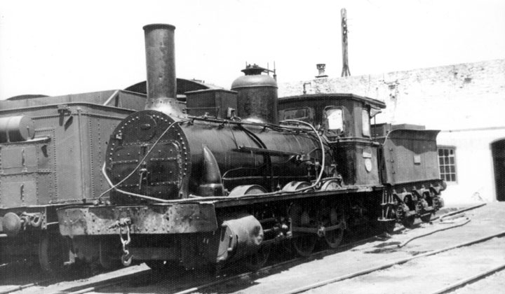 Locomotora de vapor 030-2350, ex MZA 374-399, construida por la Societ Forges et Ateliers du Creusot. Archivo Histrico Ferroviario FA-0159-011