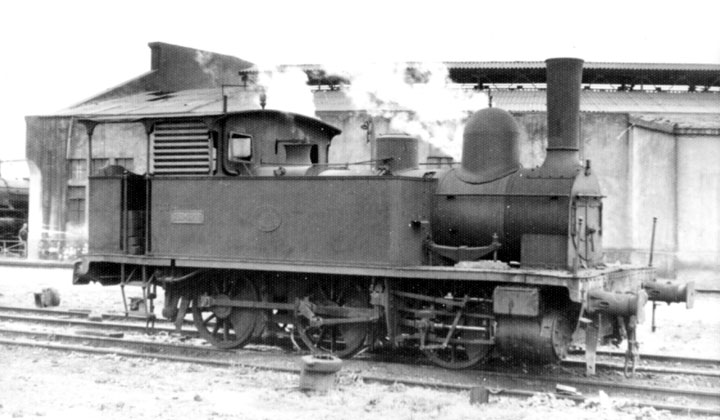 Locomotora de vapor 030-0219, ex Compaa del Ferrocarril de Torralba a Soria 30-34, detenida en la estacin de Miranda de Ebro. Archivo Histrico Ferroviario FA-0159-029