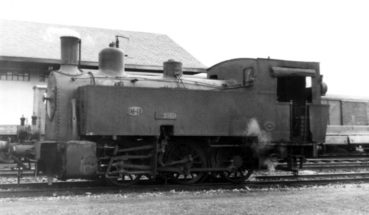 Locomotora de vapor 030-0236, ex Compaa del Ferrocarril Santander-Mediterrneo 12-15, detenida en la estacin de Soria. Archivo Histrico Ferroviario FA-0159-071
