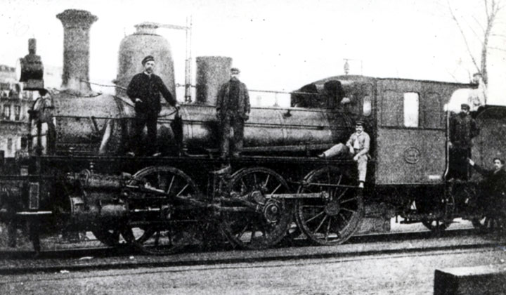 Locomotora de vapor 030 de MZA en la estacin de Atocha de Madrid. Archivo Histrico Ferroviario FF-1233
