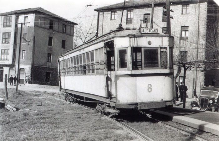 Tranva a su paso por Galdakao. Archivo EuskoTren/Museo Vasco del Ferrocarril