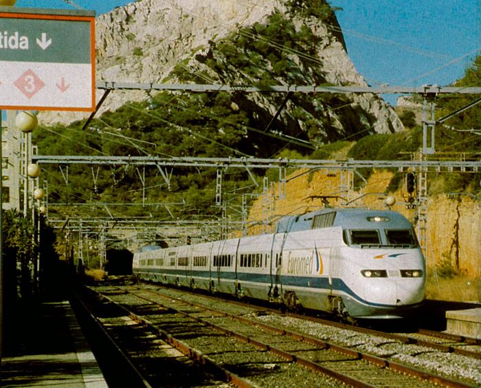 Tren Euromed en la estacin de Garraf en 2001.