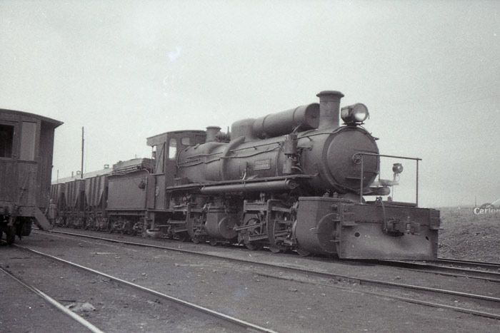 Llegada al Puerto Escandn de un tren cargado, encabezado por una locomotora articulada Mallet. 6 de abril de 1961. 