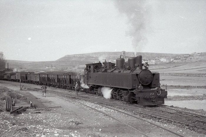 El tren de nuestros protagonistas, fotografiado en la estacin de Plou. 8 de abril de 1961. 